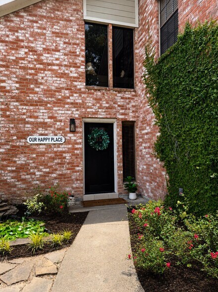 Building Photo - 1019 Chateau Woods Pkwy Dr