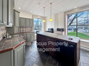 Building Photo - 144 Bloom St