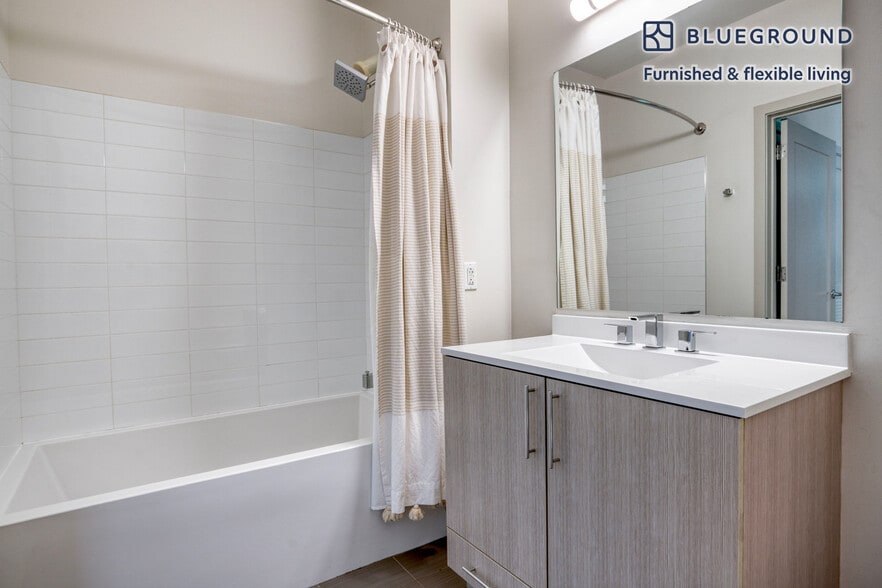 Building Photo - 320 D St