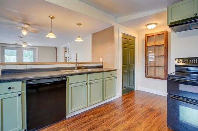 Building Photo - 4517 Field Ave