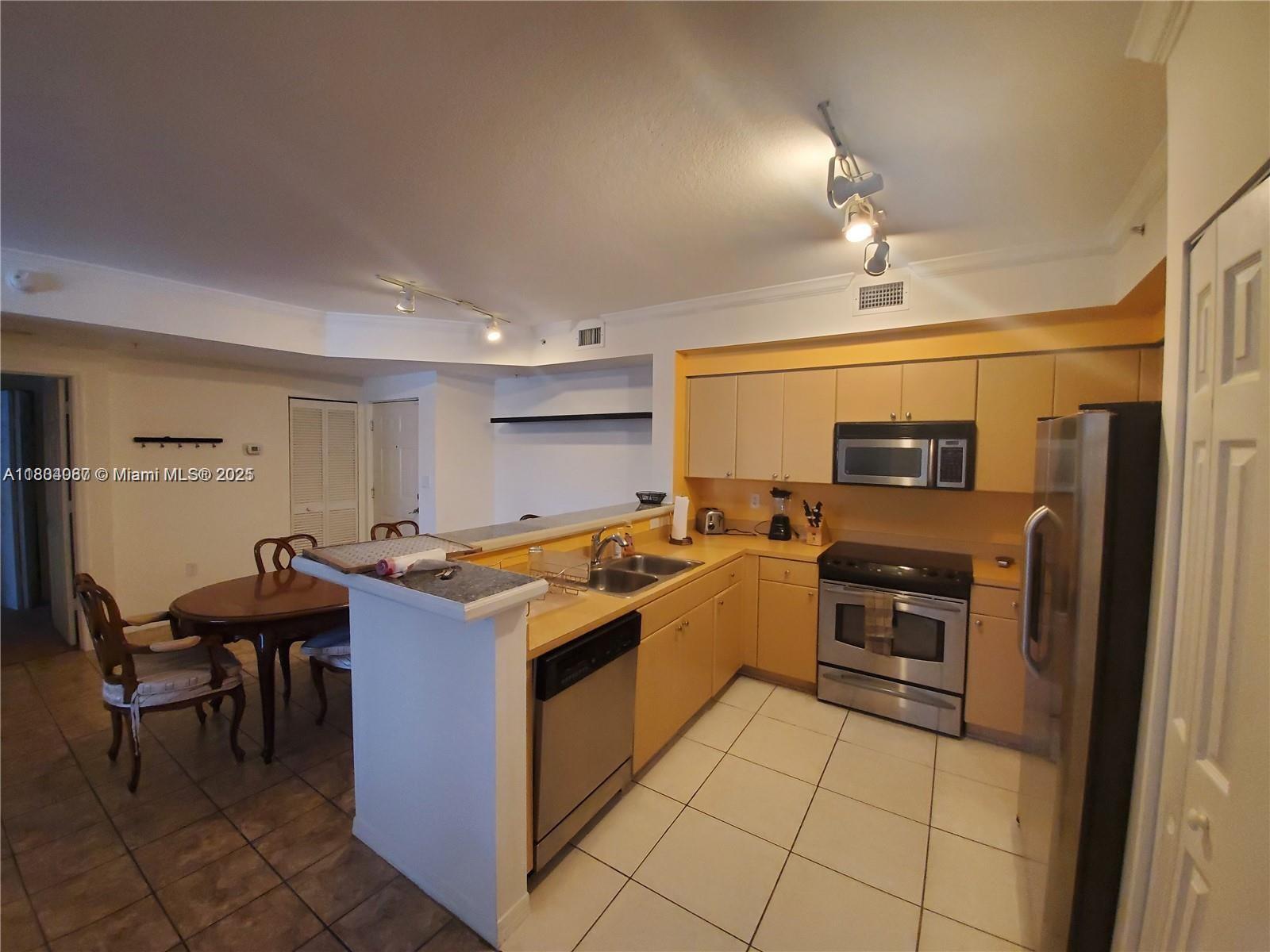 Building Photo - 6801 SW 44th St