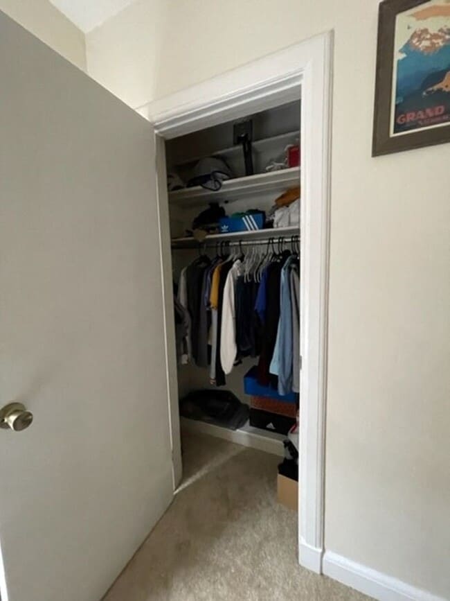 Building Photo - R1016 University Heights