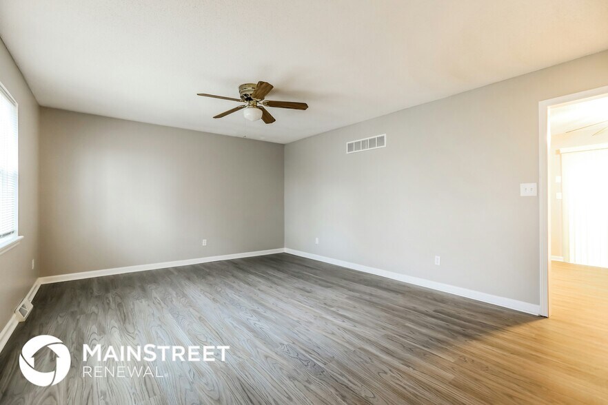 Building Photo - 11520 N Walnut St