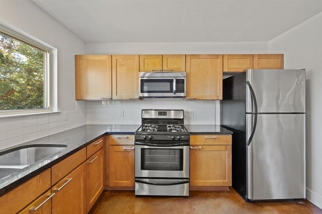 Building Photo - 2304 Rain Water Dr