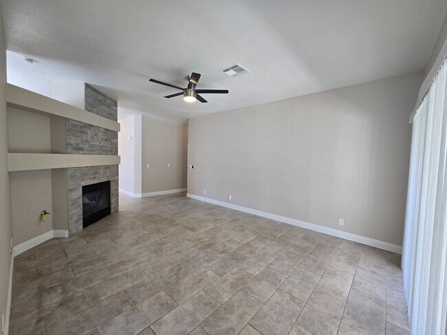 Building Photo - A Fabulous 4 Bedroom Single Story Home at the Lakes