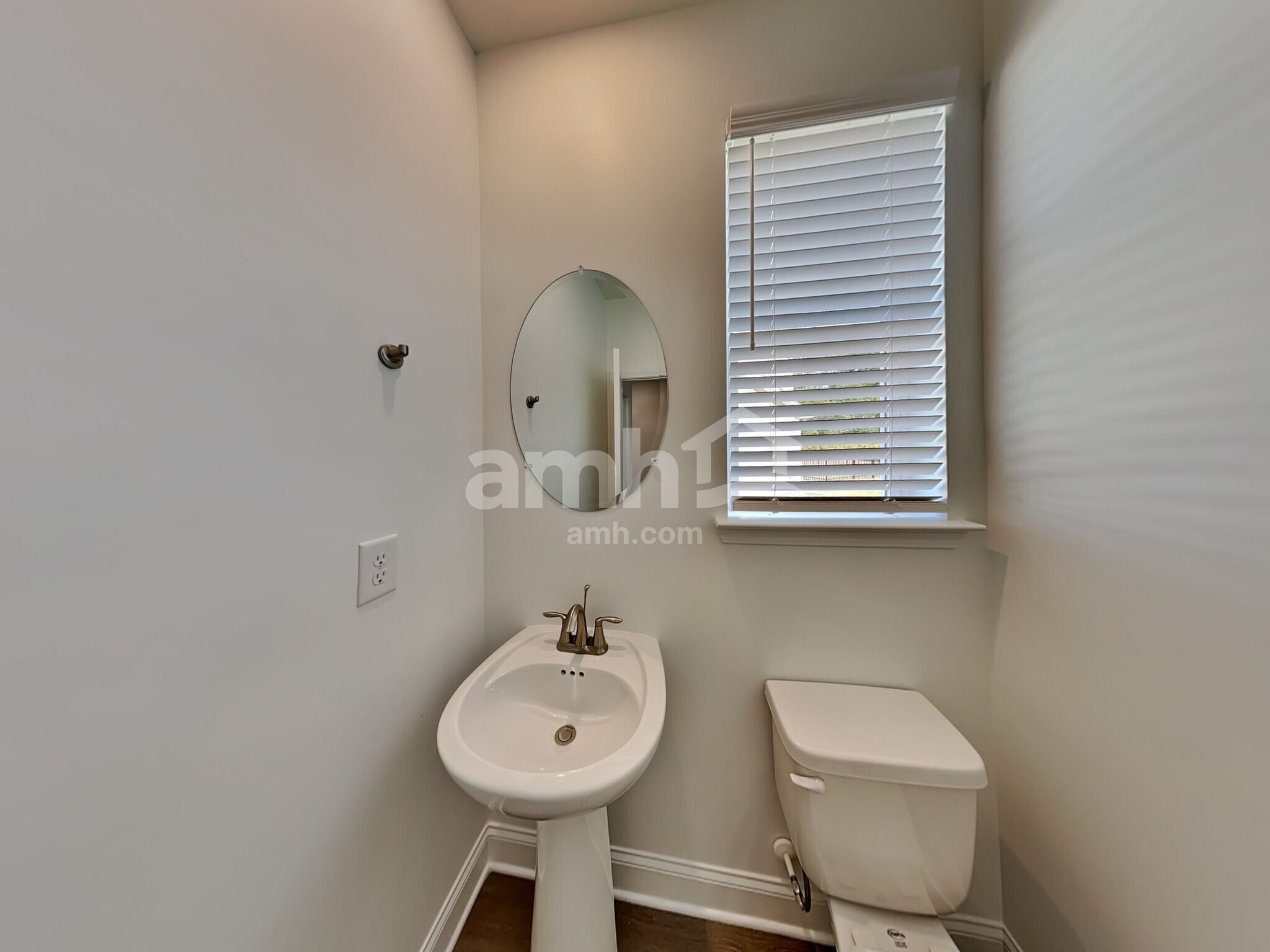 Building Photo - 50 Pointe Dr