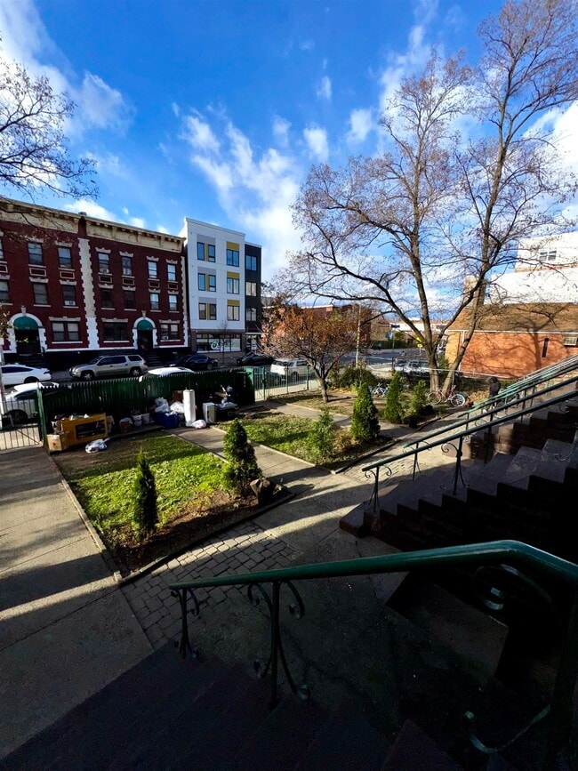 Building Photo - 724 Ocean Ave