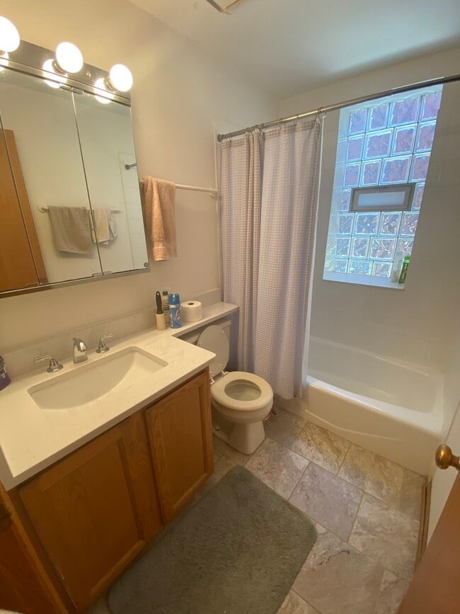 Building Photo - 632 W Patterson Ave