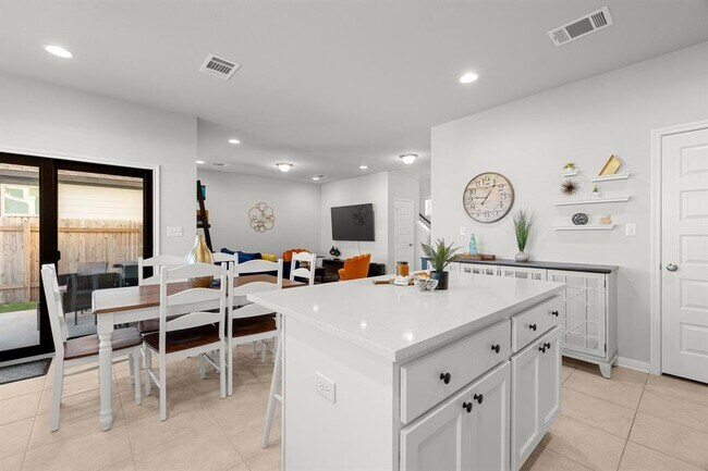 Building Photo - 1825 Harvest Knoll Ln