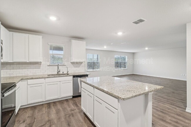 Building Photo - 11319 War Emblem