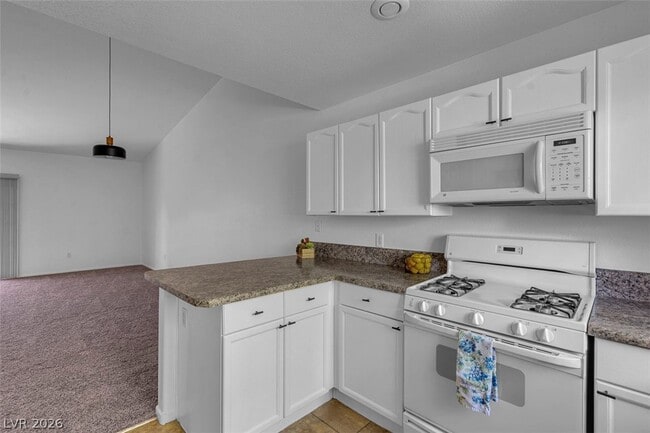 Building Photo - 353 Amber Pine St