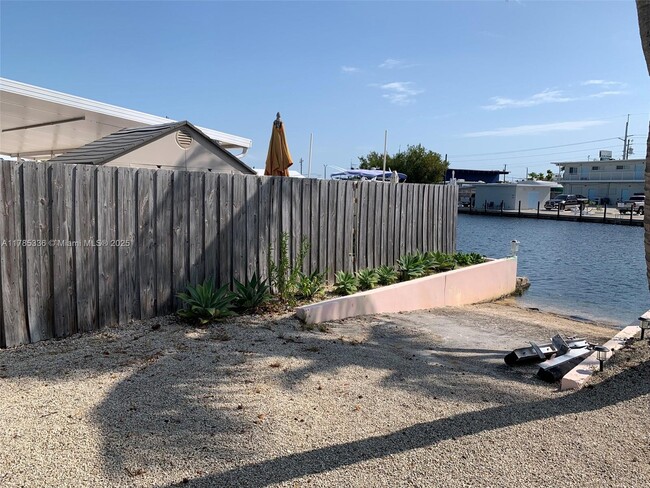 Building Photo - 136 Gardenia St