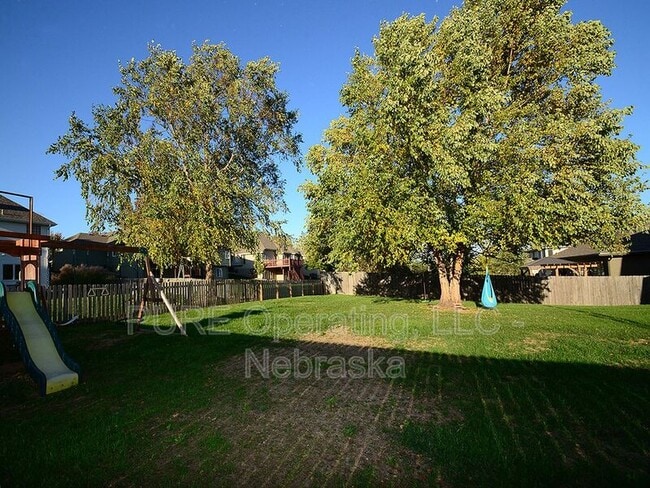 Building Photo - 2003 Crest Ridge Dr