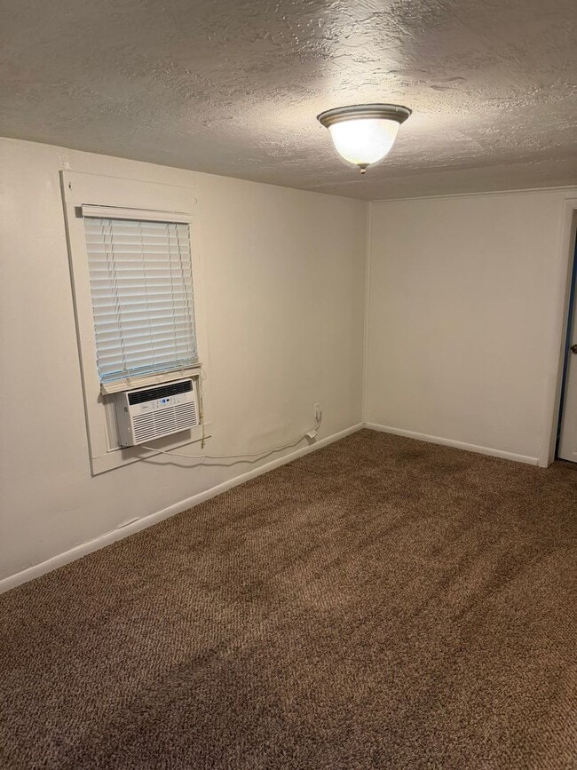 Building Photo - Charming 2 Bed 1 Bath Home with Fenced Backyard in Excelsior Springs