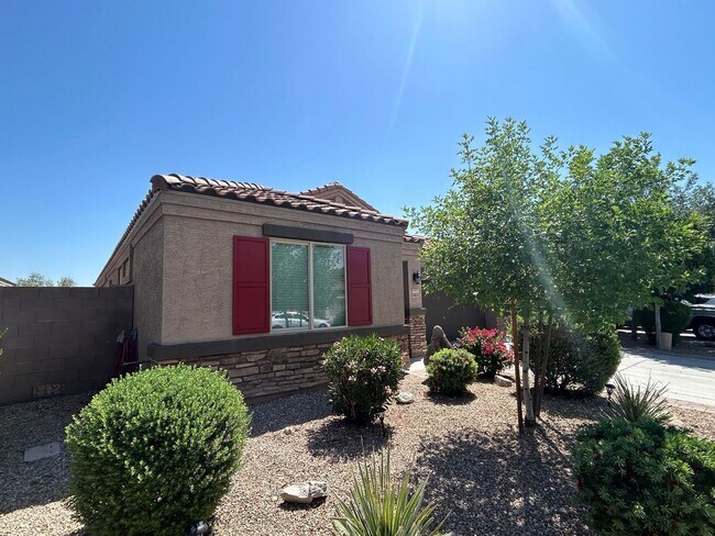 Building Photo - 14825 N 171st Dr