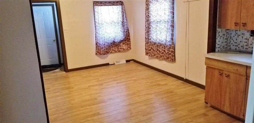 Building Photo - 117 N Main Ave