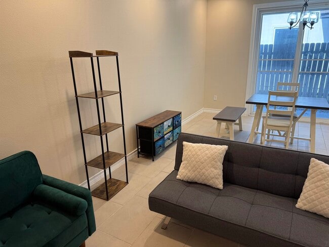 Building Photo - 7917 Elka Lp