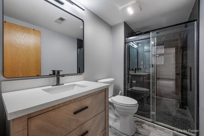 Building Photo - 2083 Maplewood Cir