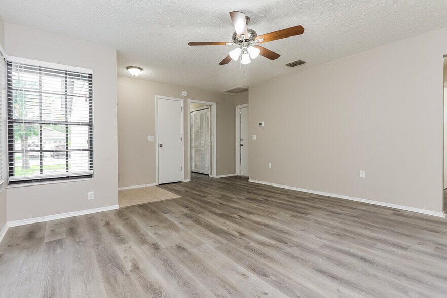 Building Photo - 1372 Bramblewood Dr
