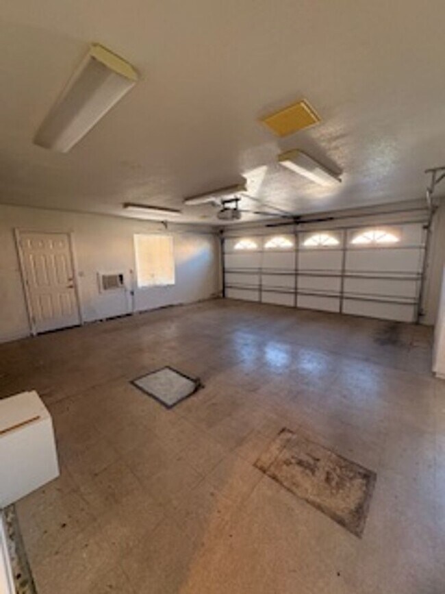 Building Photo - 3 BEDROOM 2 BATH 2 CAR GARAGE w/ Detached 2 room Shop - LONG TERM RENTAL in LHC!!