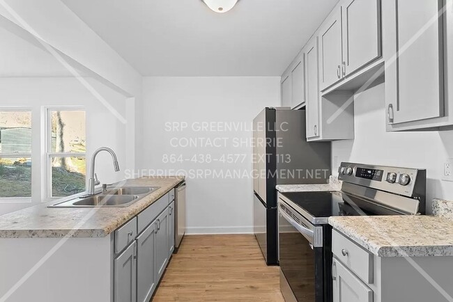 Building Photo - MOVE IN SPECIAL!! 1/2 OFF FIRST MONTHS REN...