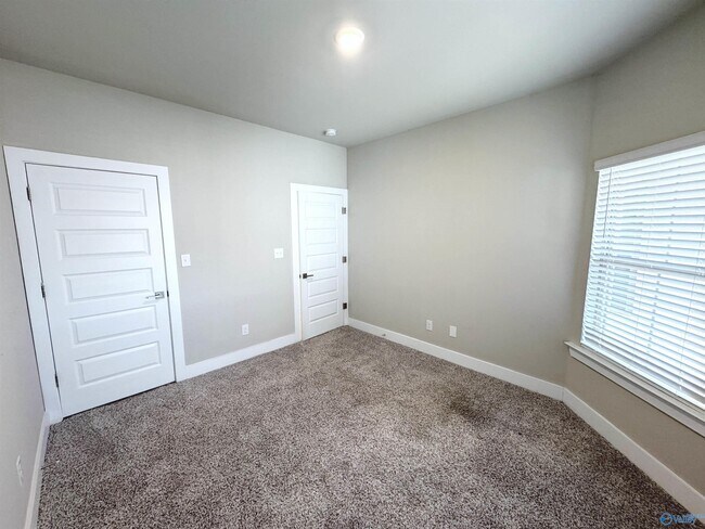 Building Photo - 7517 Doris Ruth Ln SE