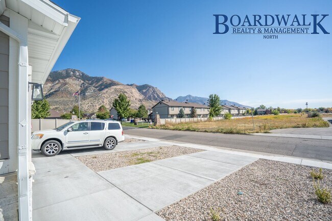 Building Photo - 440 1625 N