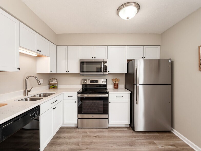 Building Photo - 1766 Willoway Cir S