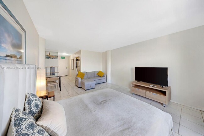 Building Photo - 7904 West Dr