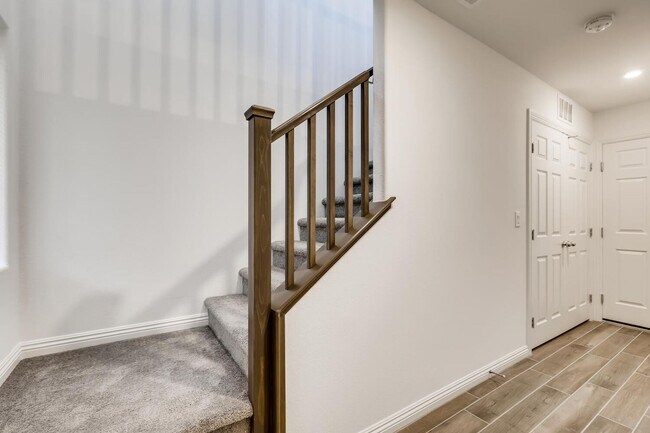 Building Photo - 2020-Built 3 Bedroom Beauty in the Heart of Henderson!