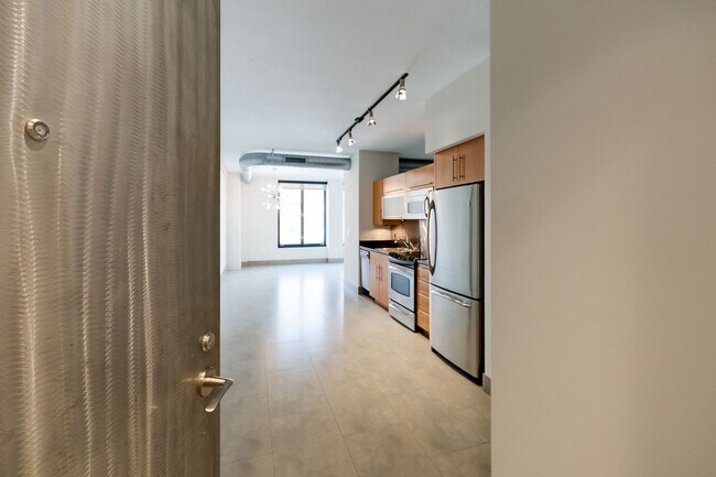 Building Photo - Move-in Ready 1BR 1BA at the Alta is a Min...