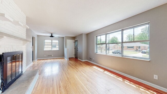 Building Photo - Hikes Point 3 Bed/2 Bath with Basement & Fenced-in Yard