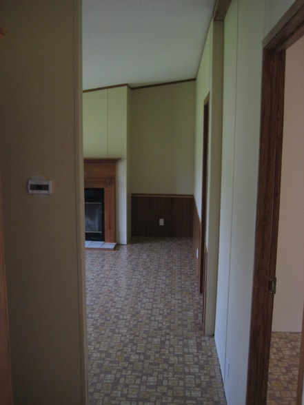 Building Photo - 124 Angie Dr