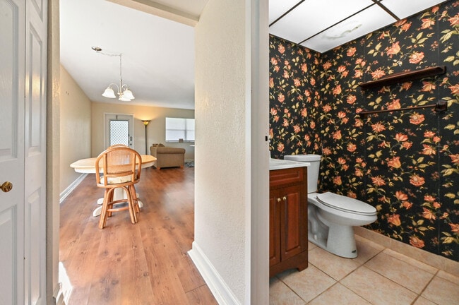 Building Photo - 538 Monaco Way