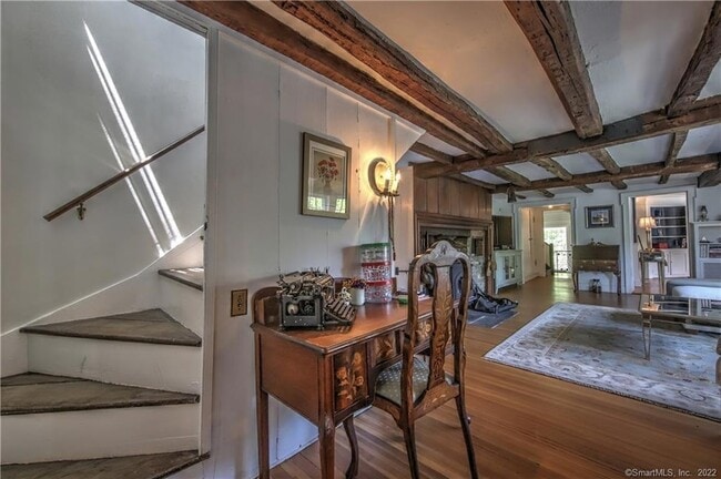 Building Photo - 96 Kings Hwy N