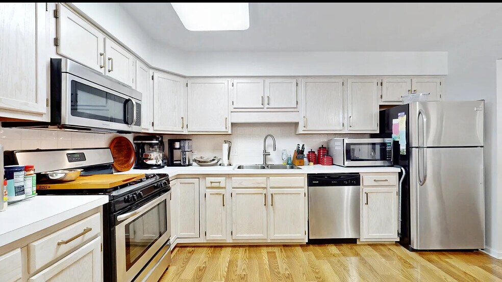 Building Photo - 5000 Oakton St