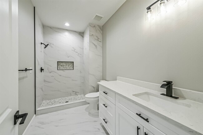 Building Photo - 3007 Bringhurst St