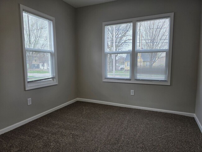 Building Photo - Remodeled Two Bedroom House!