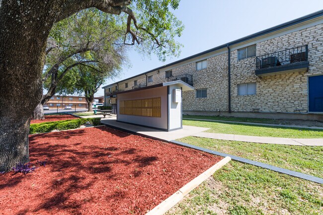 Building Photo - 708 Santa Rosa Dr