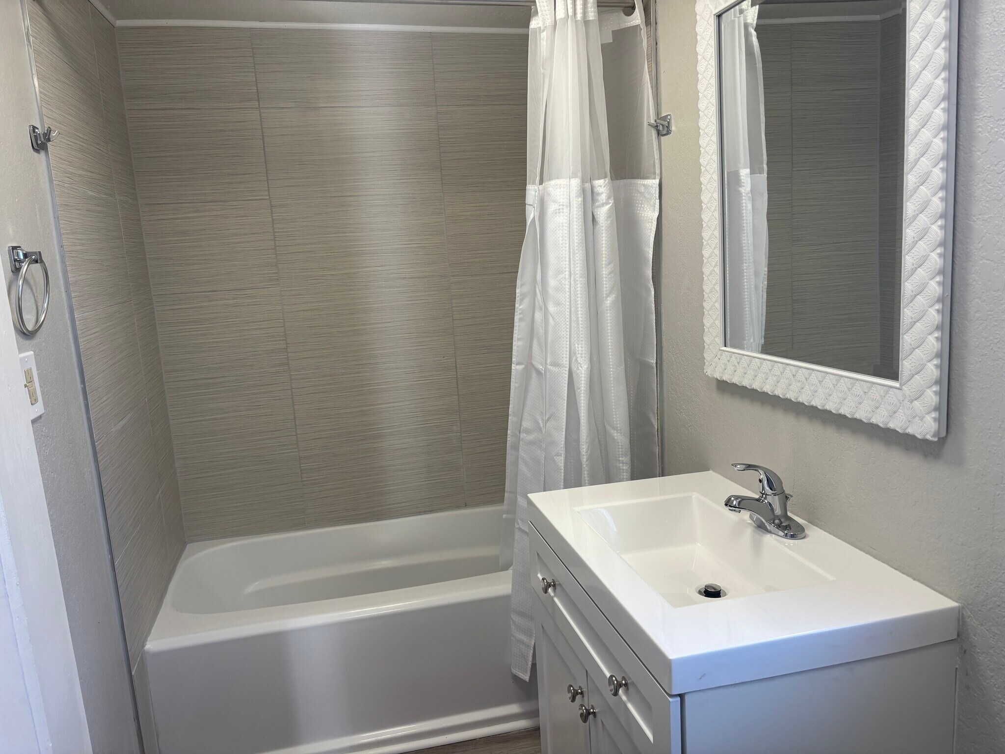 Bathroom - 528 France Ln