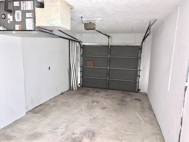 Building Photo - 111 NW 31st Ct