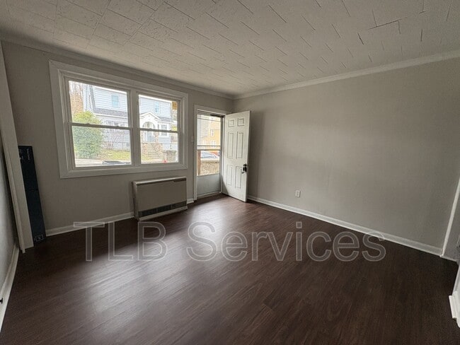 Building Photo - 139 Sand St