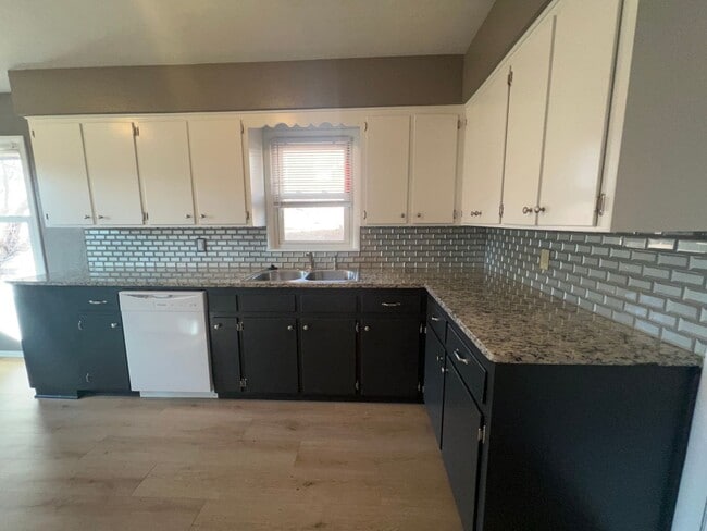 Building Photo - 1204 NW Carroll- AVAILABLE NOW!!