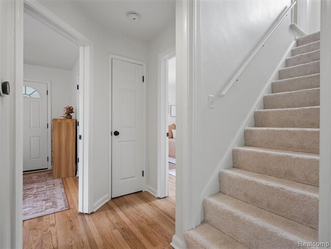 Building Photo - 1027 S Wilson Ave