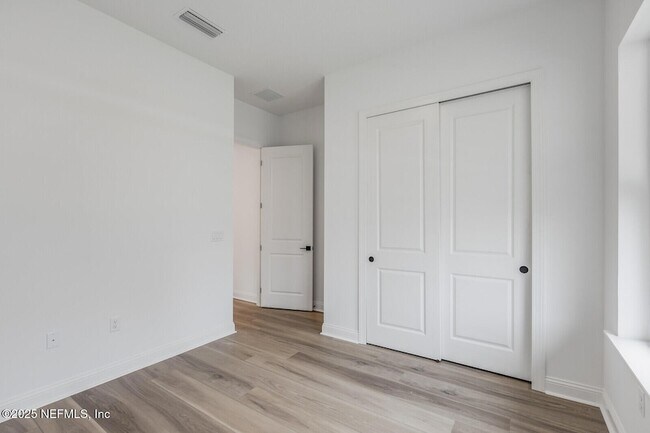 Building Photo - 174 Pine Leaf Dr