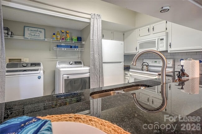 Building Photo - 20105 Henderson Rd