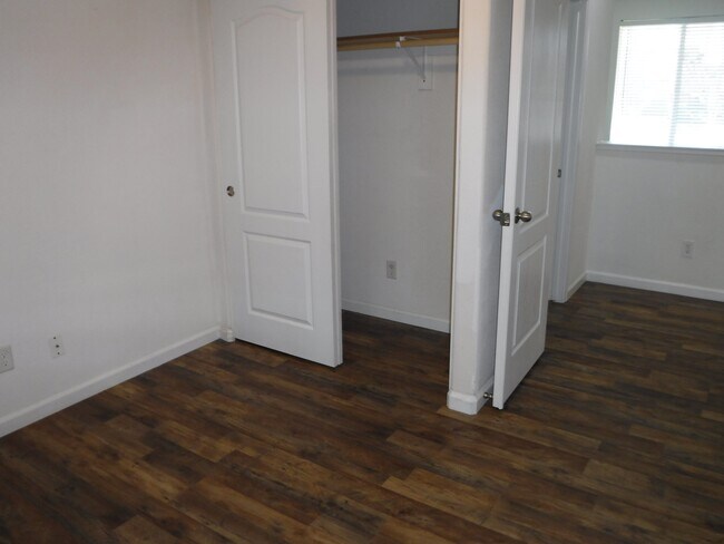 Building Photo - 1257 Kensington Dr