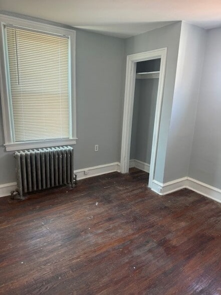 Building Photo - 102 Roselyn St