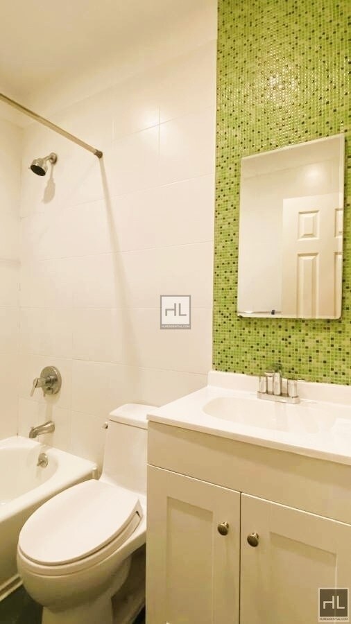 Building Photo - Completely Renovated 1BR in LIC with Extra...