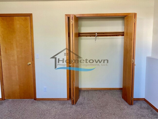Building Photo - Beautiful 4 Bed 2 Bath Home on Corner Lot ...